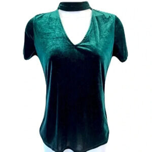 Streetwear Society/ 🌳 Forest green  velvet choker t-shirt/ Size US M